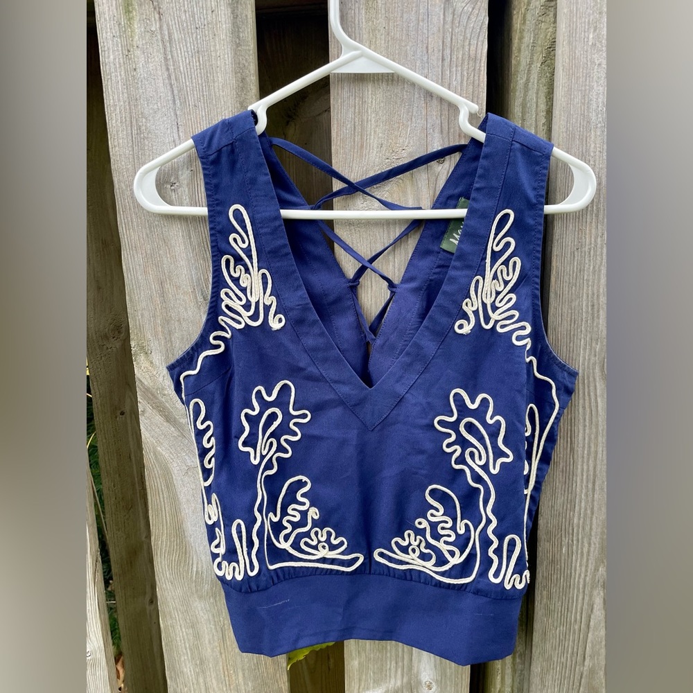 Adorable cropped tank top!